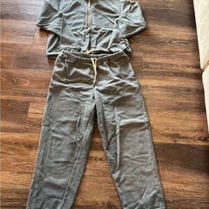 Vuori sedona sweatshirt and joggers set